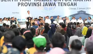 Jokowi Serahkan 2.000 Sertifikat Tanah untuk Rakyat