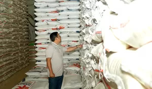 50 Ribu Ton Beras Bulog Mulai Penuhi Pasar Modern dan Tradisional
