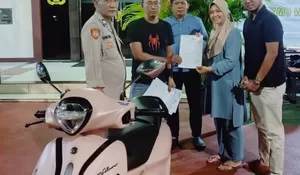 Polsek Jatisampurna Serahkan Sepeda Motor kepada Pemilik Sah