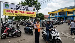 Warga Keluhkan Dugaan Pungutan Parkir di Samsat Bekasi Kota, Padahal Tertera “Gratis”