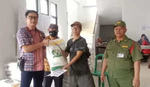 Antrean Sempat Membludak, Penyaluran Bansos di Kayuringin Jaya Kini Tertata