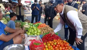 Pantau Stabilitas Pangan di Bekasi, Bulog: Harga Beras Stabil, Pedagang Keluhkan Harga Plastik