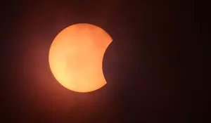 Pantau Langsung Gerhana Matahari Sebagian 2025! Ini Link Nonton Live Streaming Via Hp atau Laptop