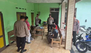 Respons Aduan Warga, Polsek Mojolaban Beri Pembinaan Pelajar yang Bolos Sekolah