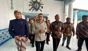 Respati Dampingi Menbud Serahkan SK Penataan Keraton Kasunanan Solo