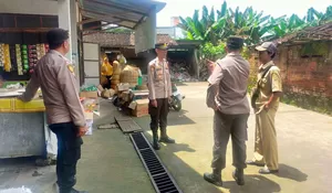 Antisipasi Kebakaran, Polsek Bendosari Lakukan Pengecekan Instalasi Listrik Pasar Mulur