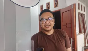 Keluarga Awak ATR 42-500 Asal Karanganyar Menanti Keajaiban di Tengah Pencarian