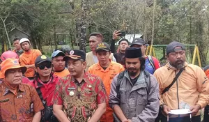 Tinjau Pencarian Pendaki Hilang, Bupati Karanganyar Kerahkan Drone