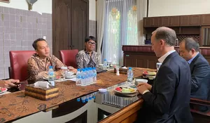 Pemuda Solo Bakal Dikirim Belajar di Belanda, Respati Pastikan Beasiswa Tersedia