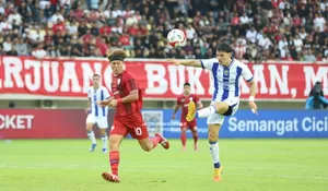 Babak Pertama Persis Solo vs Persib, Gol Andrew Jung Bawa Maung Bandung Unggul