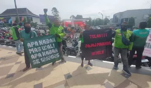 Ojol dan Becak Geruduk Balai Kota Surakarta, Desak Wali Kota Respati Ardi SK Larangan Bajaj Angkut Penumpang