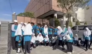 Rumah Denny Caknan di Ngawi Jadi Tujuan COD hingga Wisata Siswi, Netizen Malah Ngakak!