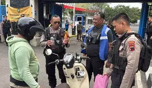 Tim Sparta Polresta Surakarta Amankan Dua Suporter Bawa Arak di Gate C Stadion Manahan