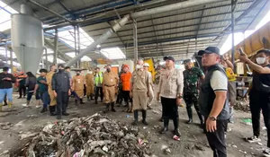 Wali Kota Respati Ardi Turun Tangan Atasi Persoalan Sampah Putri Cempo