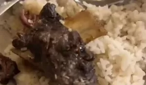 MENJIJIKAN! Viral, Pelanggan Temukan Belatung di Iga Bakar Restoran Populer Jalan Soekarno Hatta Semarang