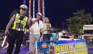 Pospam Polres Sukoharjo Hadirkan Live Musik di Bundaran Kartasura untuk Hibur Pemudik