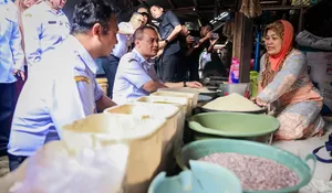 Ahmad Luthfi Cek Harga di Pasar Gondang Sragen, Pastikan Stok Pangan Aman Jelang Lebaran 2026