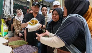 Jelang Lebaran Gubernur Ahmad Luthfi Sidak Pasar Bunder Sragen, Harga Stabil dan Stok Aman