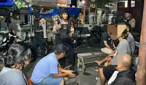 Jelang Malam Takbiran, Tim Sparta Polresta Surakarta Amankan 8 Warga Pesta Miras di Gilingan