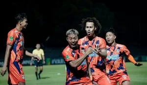 Kushedya Hari Yudo Main dengan Lengan Patah di Sriwedari, Stefan Keeltjes: Saya Salut Etos Kerja Yudo