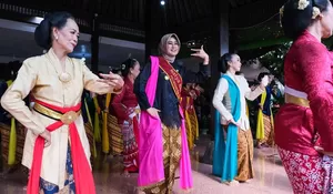 Astrid Widayani Menari Gambyong di Jebres Menari 2026, Tegaskan Komitmen Pelestarian Budaya
