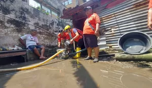 BANJIR SOLO: Respons Cepat Banjir Tipes, PMI Solo Terjunkan Relawan dan Salurkan Bantuan Logistik