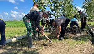 TMMD Sragen Masuk Hari Kedua, Satgas dan Warga Fokus Pemerataan Tanah Sebelum Betonisasi Jalan