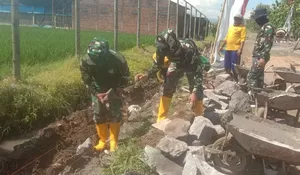 Prajurit Arhanud 15 Mahir Bertukang di TMMD Sragen, Cepat Kuasai Pasang Batu
