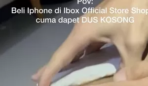 WASPADA! Judul: Viral! Beli iPhone di Toko Resmi Online, Pelanggan Terima Kardus Kosong