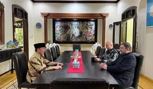 Dubes Iran Temui Jokowi di Solo, Bahas Hubungan Diplomatik hingga Kampanye Anti-Perang