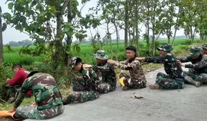 Solidaritas Satgas TMMD Sragen, Saling Pijat di Waktu Istirahat Demi Jaga Stamina