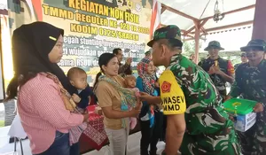 Bentuk Kepedulian TNI, Anak Stunting di Desa Puro Terima Bantuan Sembako