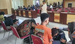 Pelaku Konten Pocong Viral Sragen Sungkem dan Minta Maaf ke Orangtua