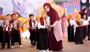 Angkat Tema Sahabat Samudera, RA Alif Smart Gelar Pelepasan Siswa dan Apresiasi Tahfidz Penuh Makna