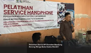 Pelatihan Servis HP Disnaker Bandung Dorong Warga Buka Usaha Mandiri