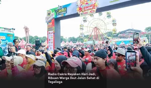 Radio Cakra Rayakan Hari Jadi, Ribuan Warga Ikut Jalan Sehat di Tegallega