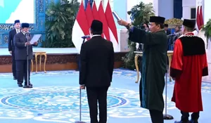 Presiden Prabowo Lantik Adies Kadir Jadi Hakim MK dan Juda Agung Sebagai Wamenkeu