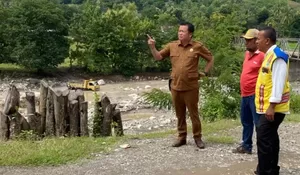 Tak Cuma Pantau, Benny Chandradinata Turun langsung ke Titik longsor di Tiga Kecamatan Belu