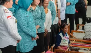 Dorong Produktivitas, Ny. Tri Tito Karnavian Boyong Bantuan Alat Tenun ke Perbatasan Belu