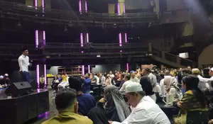 Kembali Dakwah di Klub Malam, Gus Miftah Buka Puasa Bareng Pekerja Colosseum Jakarta