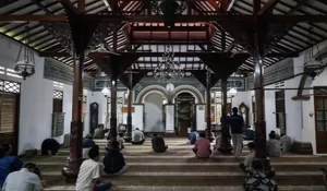 Unik! Masjid Hidayatullah Memiliki Unsur Betawi, Tionghoa dan Hindu
