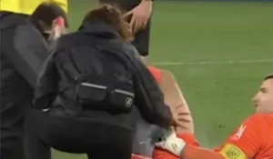 Fair Play di Senja Ramadan: Aksi  Cedera Anthony Lopes Buka Ruang Iftar di Tengah Laga Ligue 1