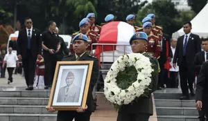 Prabowo Jadi Inspektur Upacara, Pimpin Prosesi Pemakaman Almarhum Try Sutrisno