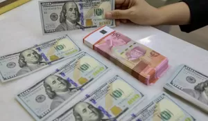 Rupiah Anjlok, Nyaris Tembus Rp17.000 per Dolar AS