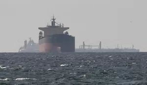 Iran Umumkan Selat Hormuz Dibuka Penuh, Harga Minyak Global Turun Tajam