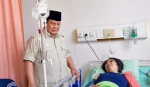 Presiden Prabowo Jenguk Korban Tragedi KA di Bekasi