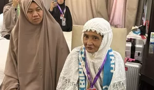 Kisah Inspiratif Nenek Jumaria: Dua Dekade Menabung di Bawah Kasur Demi Menunaikan Ibadah Haji