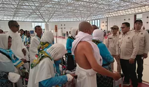 Kemenhaj Pastikan Dampingi Jemaah Lansia dan Disabilitas, 74 Persen Jemaah Telah Tiba di Tanah Suci