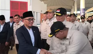 Tim KH Hasyim Asy’ari Tiba di Jeddah, Wamenhaj Dahnil Tegaskan Amirul Hajj Siap Jalankan Misi Diplomasi dan Layanan Jemaah