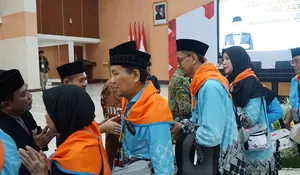 Pemkab Bekasi Berangkatkan 440 Jemaah Haji Indonesia Kloter 33 di Gedung Wibawamukti, Ini Harapan Sekda